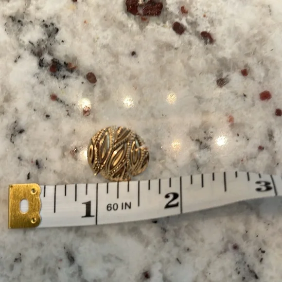 14K Gld Disk Earrings Leaf Pattern Cut. Lightweight w/Side Slit Cuts - 3/4” Circ - Picture 4 of 5